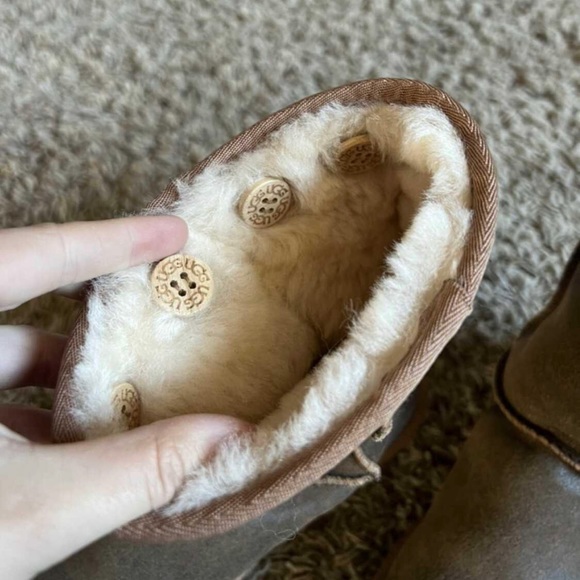 Women’s Ugg boots - Picture 4 of 4